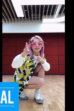 TWICE CHAEYOUNG "Alcohol-Free" Dance Video (from TW-LOG with SECRET FRIEND)