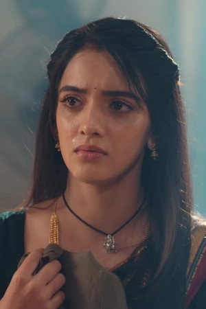 Sharda Puts on an Act to Escape Arrest