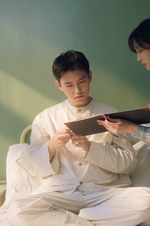 Fei Ni Buys a Media Player for Fang Mu Yang