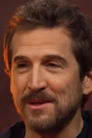 GUILLAUME CANET: THREATENED BY A MARION COTILLARD FAN, HIS RESPONSE TO *ASTERIX* HATERS, AND HIS CHILD