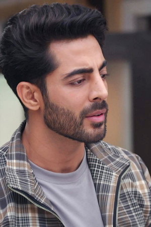 Yuvraaj Rushes to Save Taara