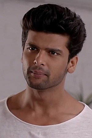 Saanjh Hands Over Maya's Gift To Arjun