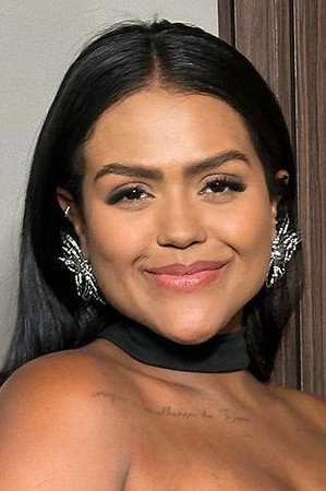 Camila Loures Camila Loures