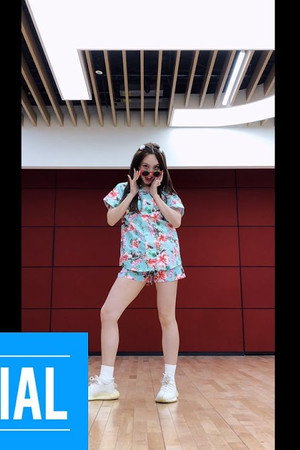 TWICE NAYEON "Alcohol-Free" Dance Video (from TW-LOG with SECRET FRIEND)
