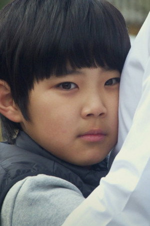 Cheol Min Receives A Text Message From His Wife