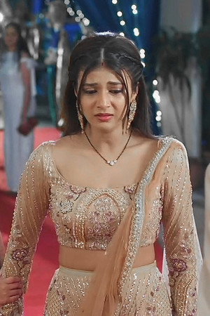 Abhira hesitates to tell Armaan the truth