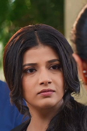 Abhira enters Poddar house