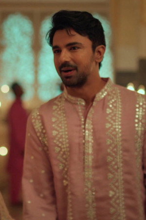 Husna Showers Praise on Hyder