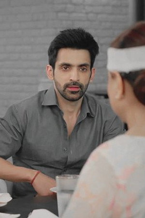 Amruta tries to help a girl
