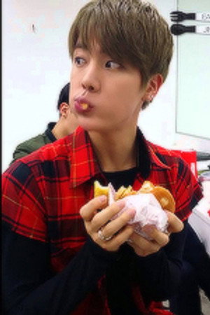150706 밥 먹는 김석진
