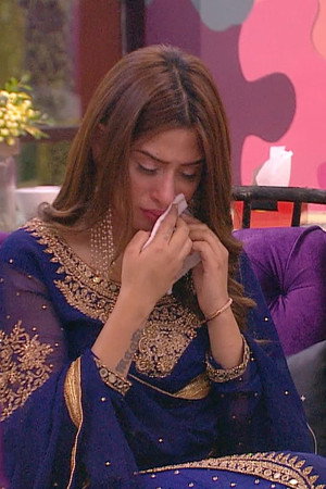 Salman Khan schools Mahira Sharma!