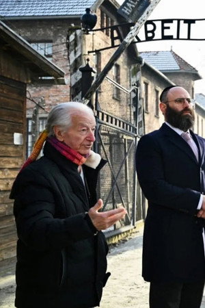 Elon Musk in Auschwitz