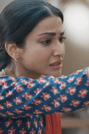 Sneha relents to Ganga's threat