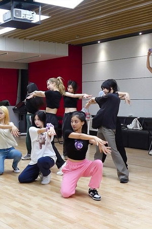 TWICE “Talk that Talk” Dance Practice Behind the Scenes