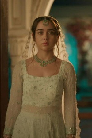 Mahid gets Seher and Kausar home