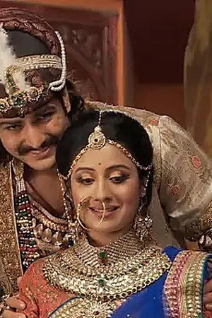 Jodha and Jalal follow a secret path