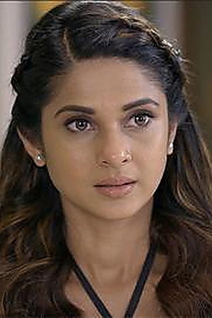 Maya Gifts A Mobile To Arjun