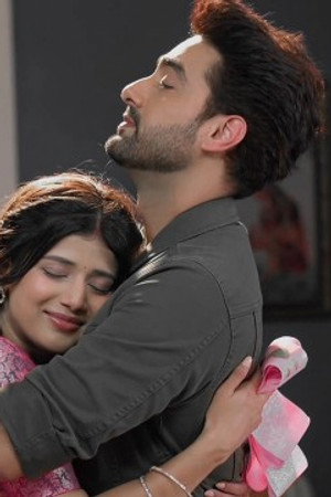 Ruhi crumbles in Rohit's memory