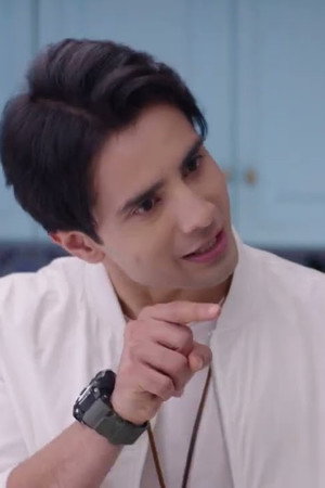 Paakhi Steals Naksh's Phone