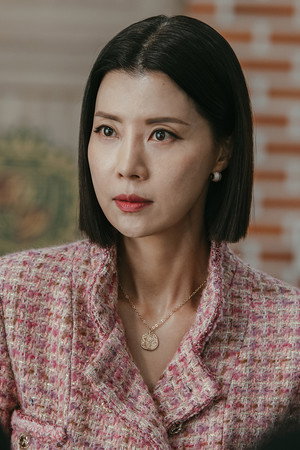 Youn-kyum Demands Divorce