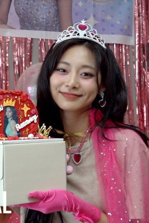 TZUYU “Run Away” Comeback Week