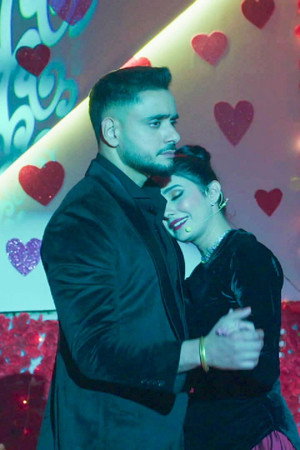 Yashika Proposes to Vikrant