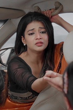 Armaan saves Abhira and Maira!