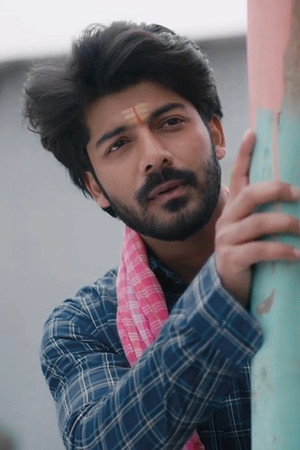 Murli arrives with his family to meet Ganga