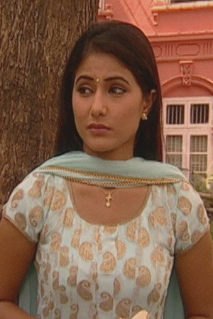 Varsha asks Bhola to stay silent