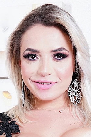Yasmin DeCastro Yasmin DeCastro