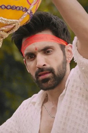 Amruta is injured, saving Virat
