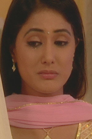 Akshara misbehaves with Dhanya