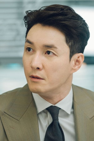 Gang Joon Approaches Yun Seo