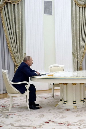 Putin - Macron: the final table