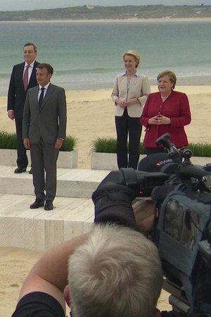 Aliens and World Leaders