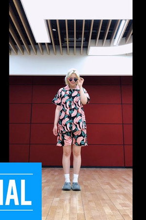 TWICE JEONGYEON "Alcohol-Free" Dance Video (from TW-LOG with SECRET FRIEND)