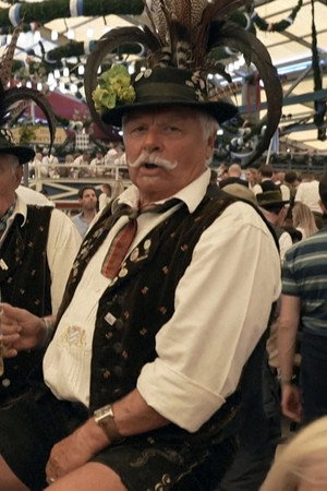 ...that dirndls and lederhosen are quintessentially Bavarian?