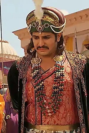 Jodha arrives at Todarmal's ashram