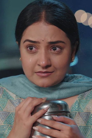 Niya Sends Radhika a Message