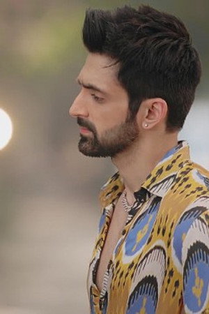 Abhiraj meets the Ahujas