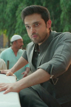 Mahid Strikes Ayesha's Beau