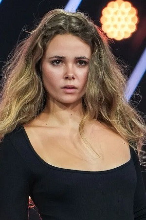 Lola Stoll