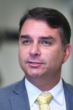 Brazil: Bolsonaro leads first round