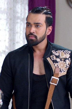 Shekhar Saves Divya