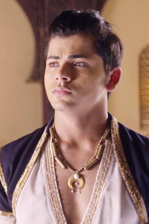 Aladdin Prepares His Team