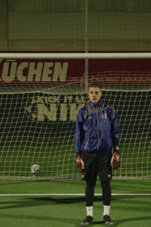 A. will raus (über Neutralität)