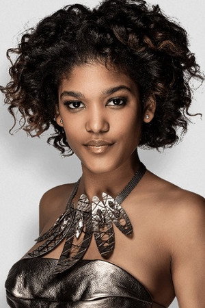 Portrait of Leonela Hires
