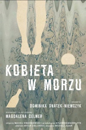 Kobieta w morzu poster
