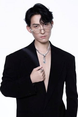 Portrait of 朱耀