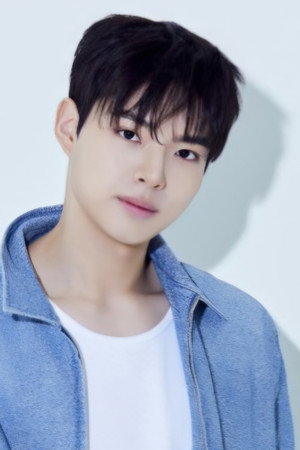 Portrait of 김윤수
